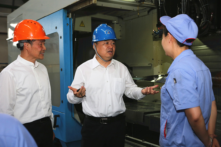 郝鹏与开元游戏大厅app集团一线生产职员深入交流